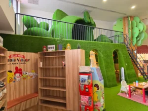 Hello kitty 蘋果村親子餐廳